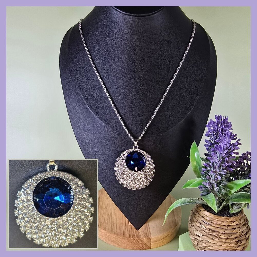 Peacock Eye‎ Pendant 28" Necklace (NWOT)